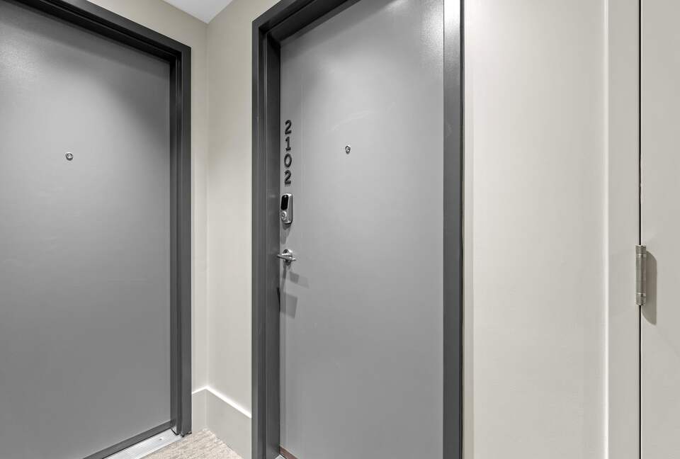 Luxury Lakefront Kelowna Condo - Kelowna, Canada