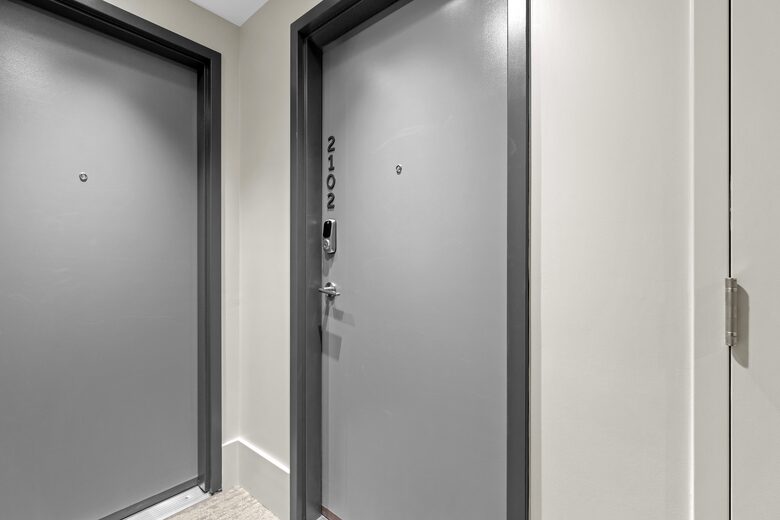 Luxury Lakefront Kelowna Condo - Kelowna, Canada