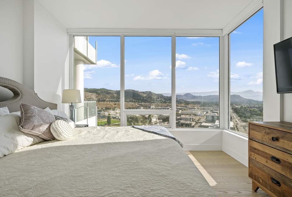 Luxury Lakefront Kelowna Condo - Kelowna, Canada