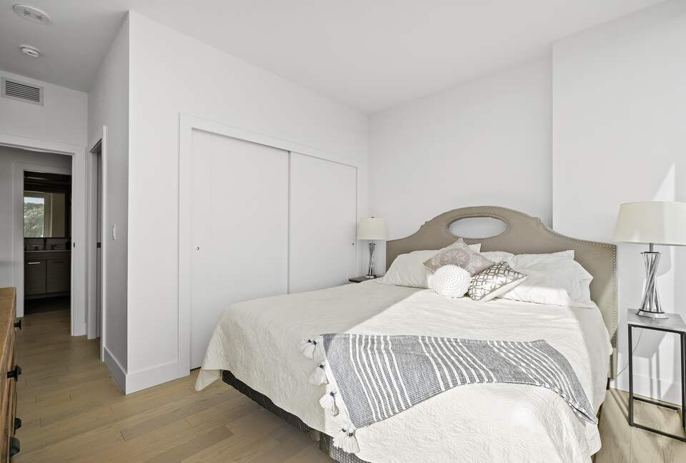 Luxury Lakefront Kelowna Condo - Kelowna, Canada