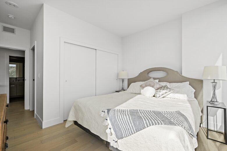 Luxury Lakefront Kelowna Condo - Kelowna, Canada