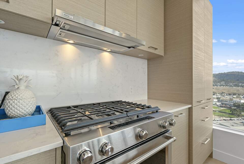 Luxury Lakefront Kelowna Condo - Kelowna, Canada