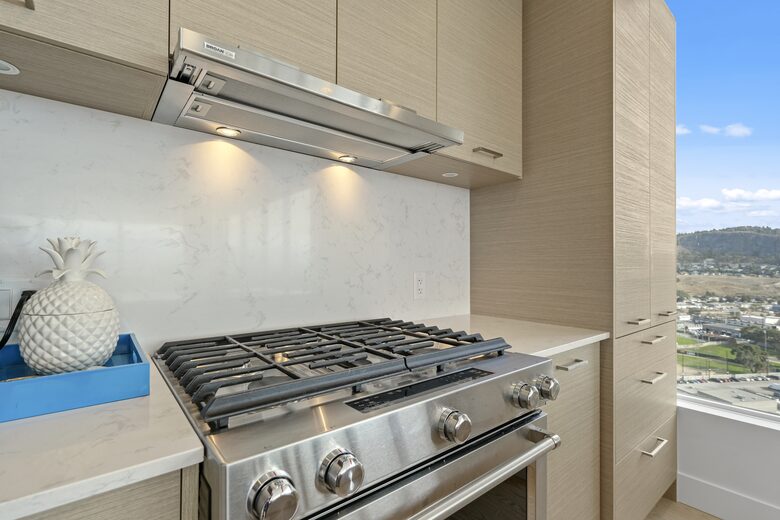 Luxury Lakefront Kelowna Condo - Kelowna, Canada