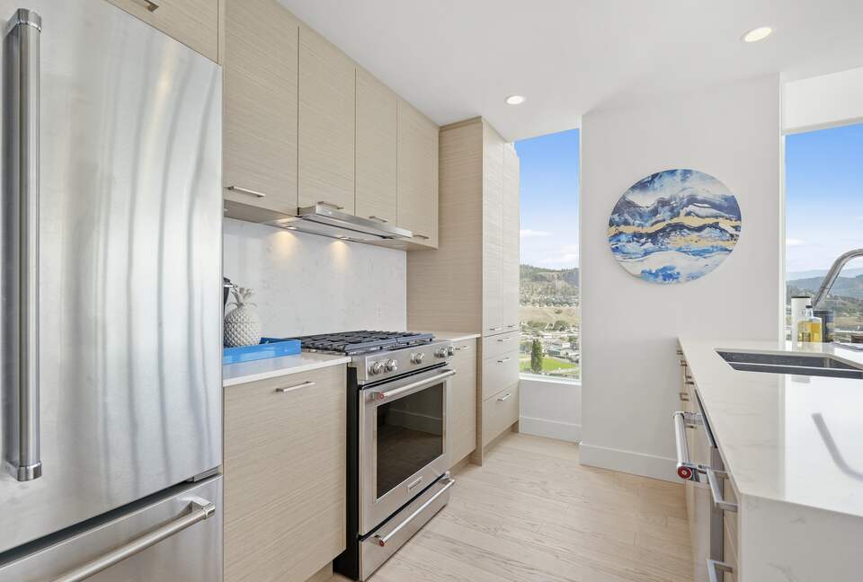 Luxury Lakefront Kelowna Condo - Kelowna, Canada