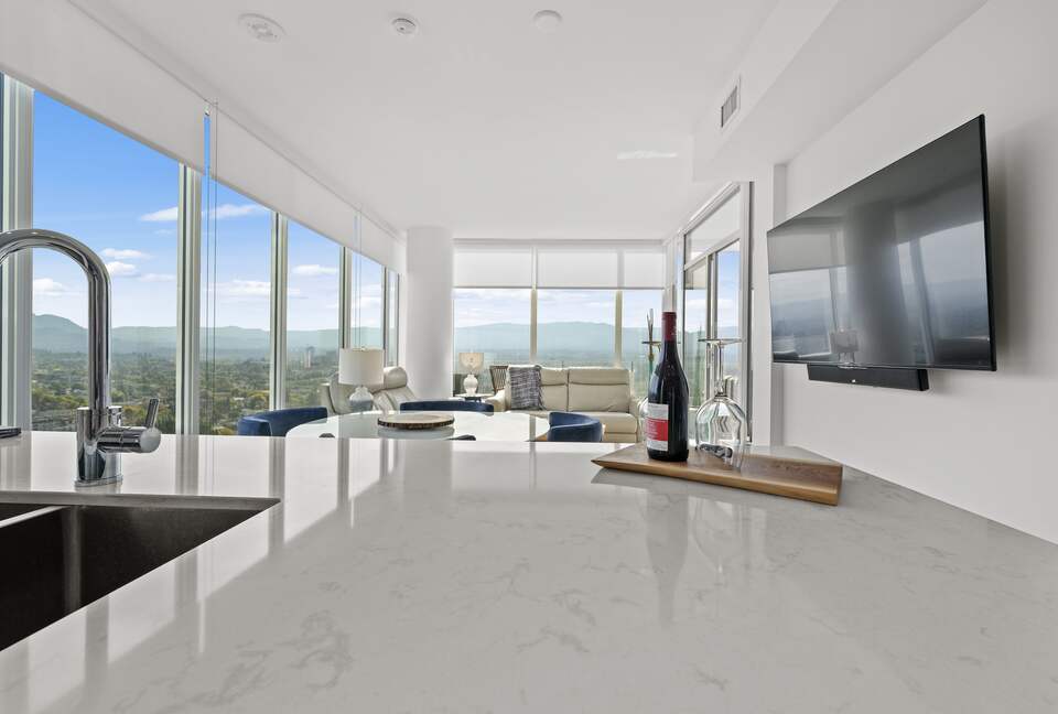 Luxury Lakefront Kelowna Condo - Kelowna, Canada