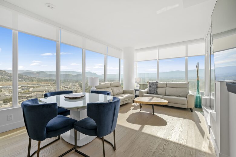 Luxury Lakefront Kelowna Condo - Kelowna, Canada