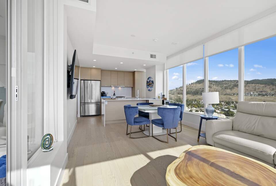 Luxury Lakefront Kelowna Condo - Kelowna, Canada