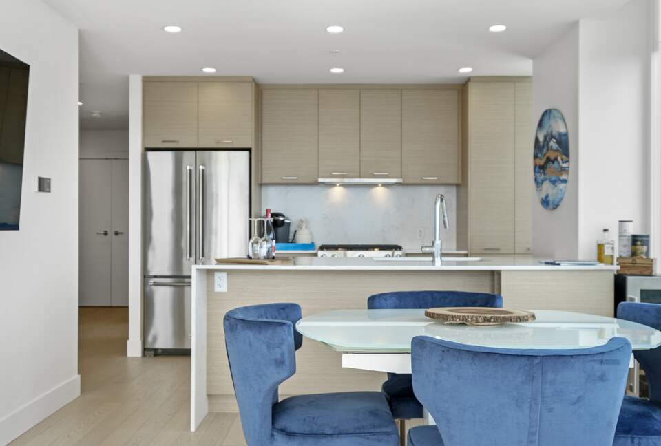 Luxury Lakefront Kelowna Condo - Kelowna, Canada