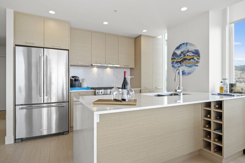 Luxury Lakefront Kelowna Condo - Kelowna, Canada