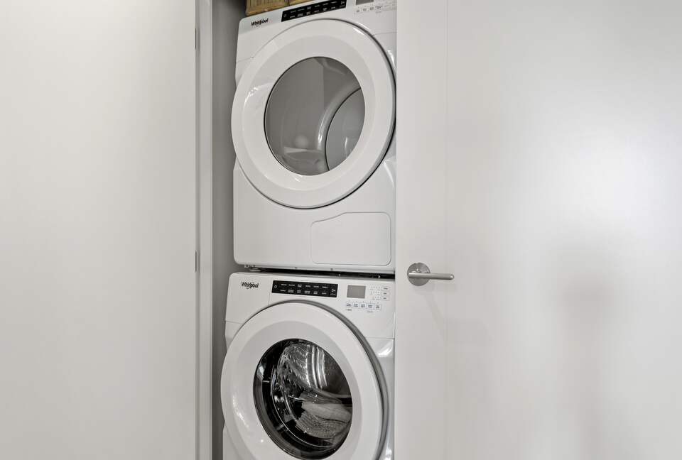 Luxury Lakefront Kelowna Condo - Kelowna, Canada