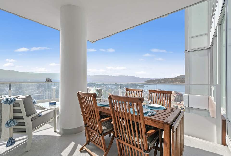 Luxury Lakefront Kelowna Condo - Kelowna, Canada