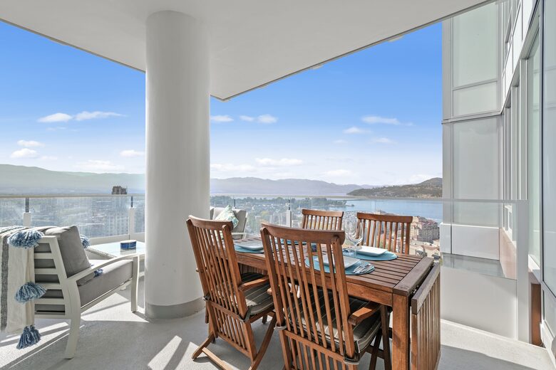Luxury Lakefront Kelowna Condo - Kelowna, Canada