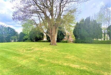 The Luxurious Ludgrove Hall - London, United Kingdom