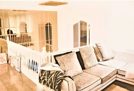 The Luxurious Ludgrove Hall - London, United Kingdom