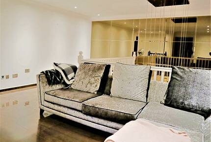 The Luxurious Ludgrove Hall - London, United Kingdom