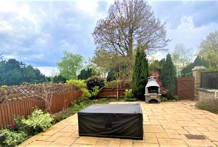 The Luxurious Ludgrove Hall - London, United Kingdom