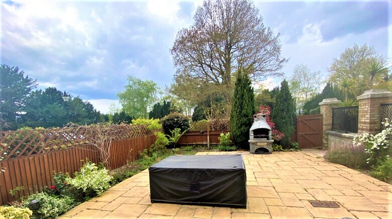 The Luxurious Ludgrove Hall - London, United Kingdom