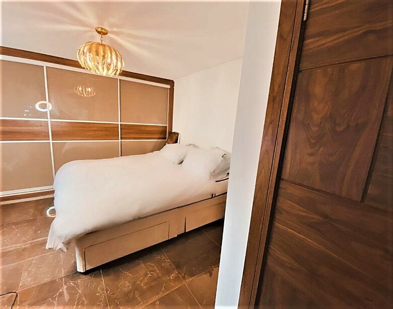 The Luxurious Ludgrove Hall - London, United Kingdom