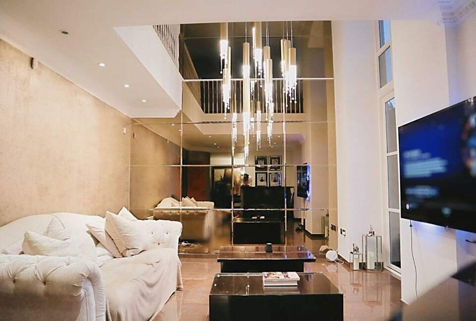 The Luxurious Ludgrove Hall - London, United Kingdom