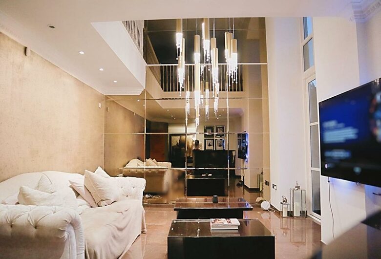 The Luxurious Ludgrove Hall - London, United Kingdom