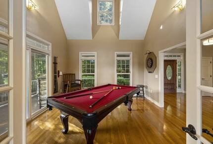 Luxury Mt. Wachusett Boston Lakehouse - Westminster, Massachusetts