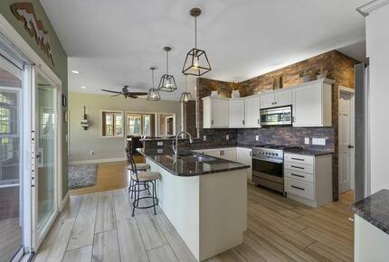 Luxury Mt. Wachusett Boston Lakehouse - Westminster, Massachusetts