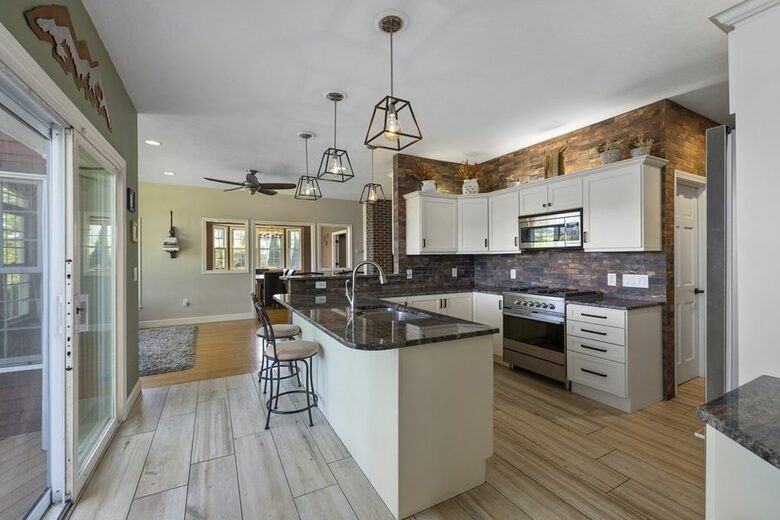 Luxury Mt. Wachusett Boston Lakehouse - Westminster, Massachusetts