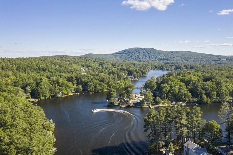 Luxury Mt. Wachusett Boston Lakehouse - Westminster, Massachusetts