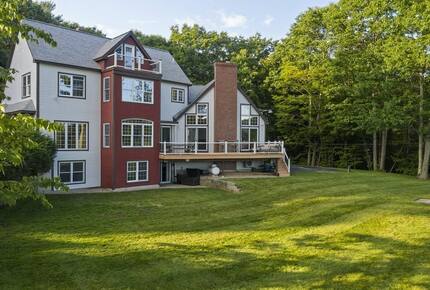 Luxury Mt. Wachusett Boston Lakehouse - Westminster, Massachusetts