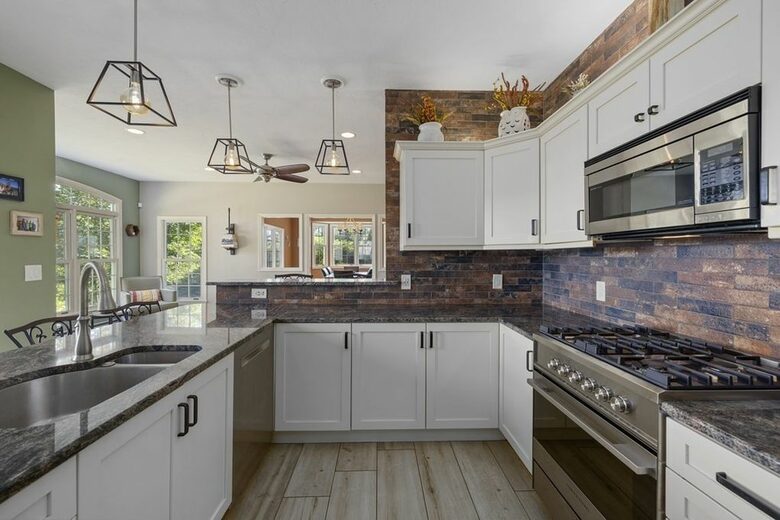 Luxury Mt. Wachusett Boston Lakehouse - Westminster, Massachusetts