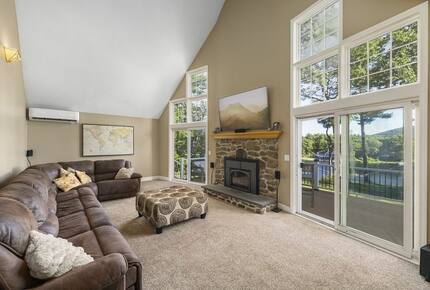 Luxury Mt. Wachusett Boston Lakehouse - Westminster, Massachusetts
