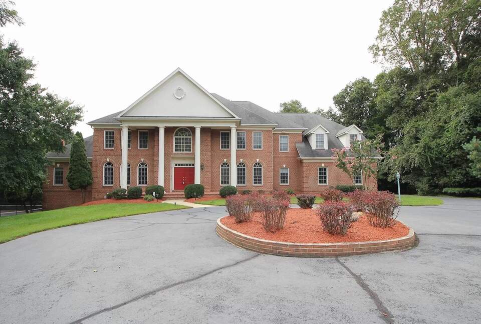 Large McLean Luxe - Mclean, Virginia