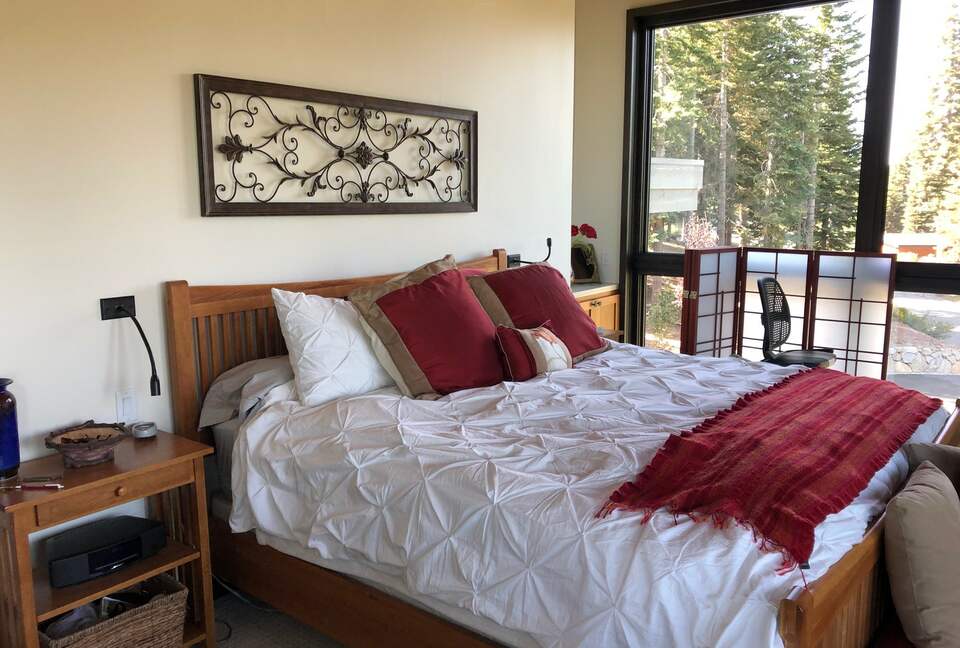 Glades Run Northstar Home — Ski-in / Ski-out - Northstar, California