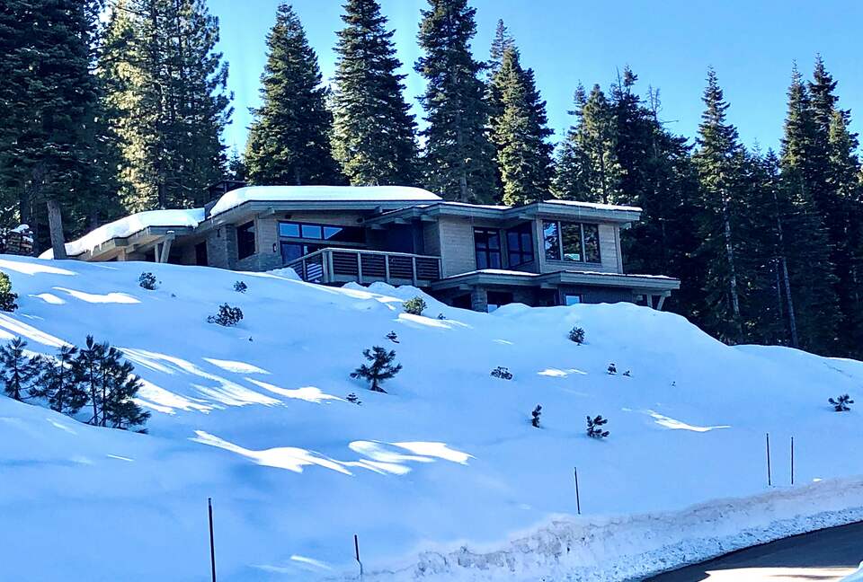 Glades Run Northstar Home — Ski-in / Ski-out - Northstar, California
