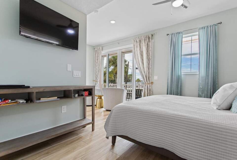 Luxury Coastal Home, Gulfport Waterfront District - Gulfport, Florida