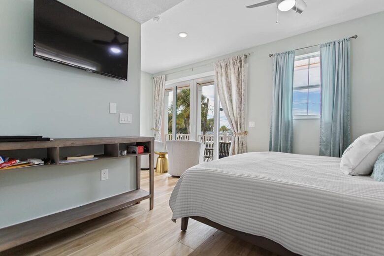 Luxury Coastal Home, Gulfport Waterfront District - Gulfport, Florida