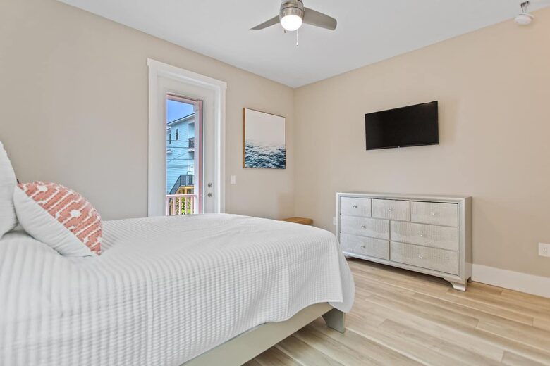 Luxury Coastal Home, Gulfport Waterfront District - Gulfport, Florida