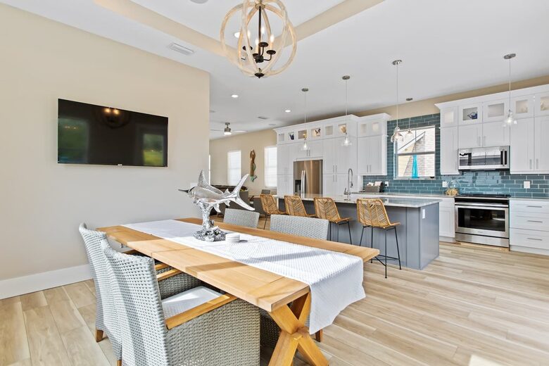 Luxury Coastal Home, Gulfport Waterfront District - Gulfport, Florida