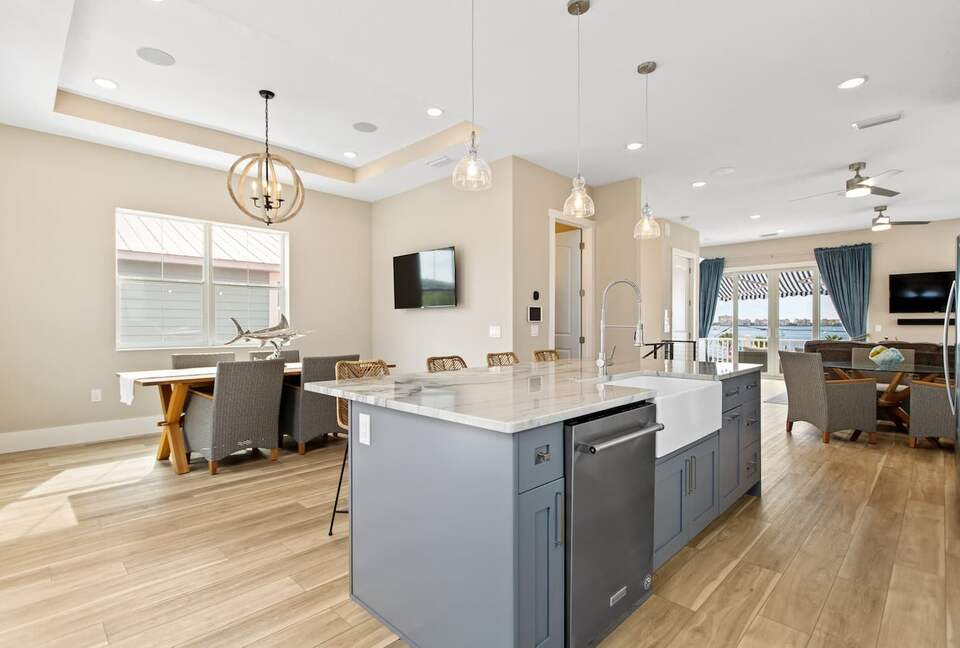 Luxury Coastal Home, Gulfport Waterfront District - Gulfport, Florida