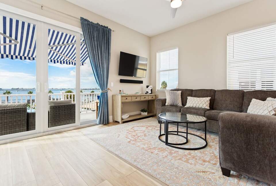 Luxury Coastal Home, Gulfport Waterfront District - Gulfport, Florida