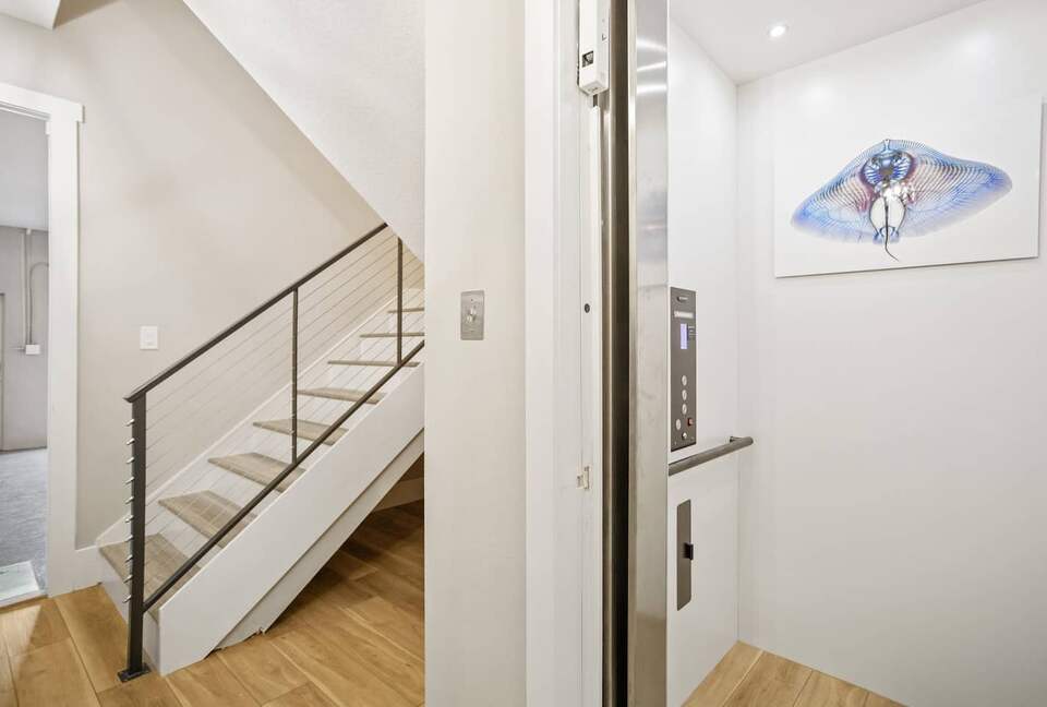 Luxury Coastal Home, Gulfport Waterfront District - Gulfport, Florida