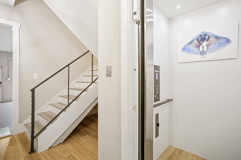 Luxury Coastal Home, Gulfport Waterfront District - Gulfport, Florida