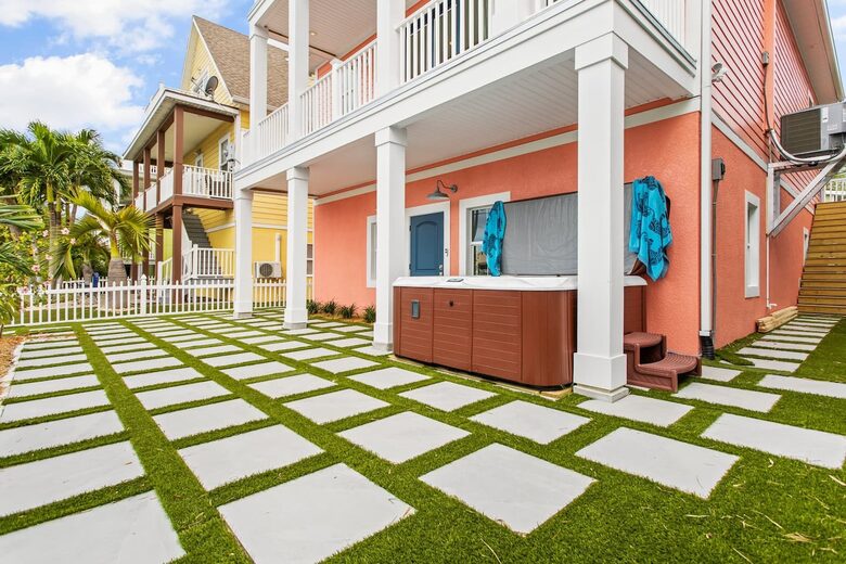 Luxury Coastal Home, Gulfport Waterfront District - Gulfport, Florida