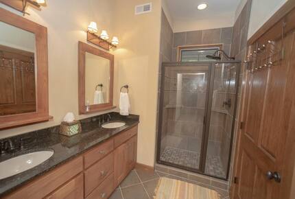 Southshore Lodge — Bear Lake - Tuckasegee, North Carolina