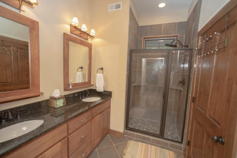 Southshore Lodge — Bear Lake - Tuckasegee, North Carolina