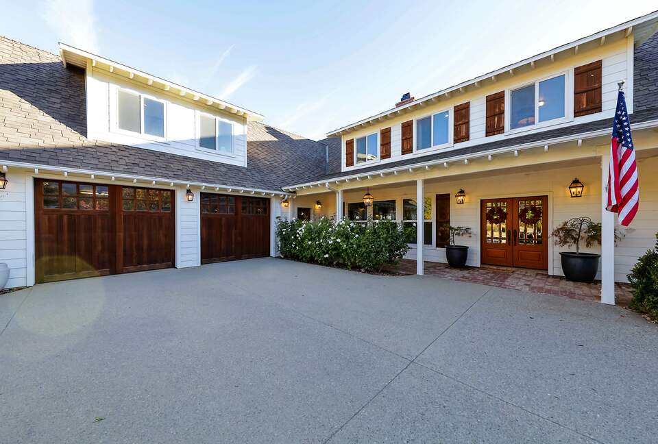 Modern Family Farmhouse - Tehachapi, California