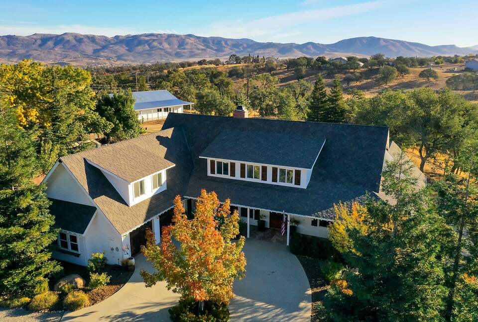 Modern Family Farmhouse - Tehachapi, California