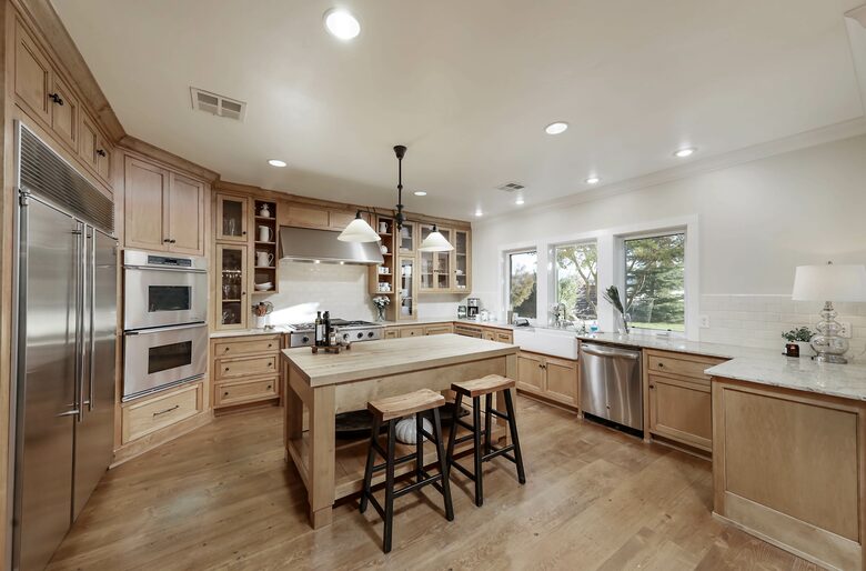 Modern Family Farmhouse - Tehachapi, California