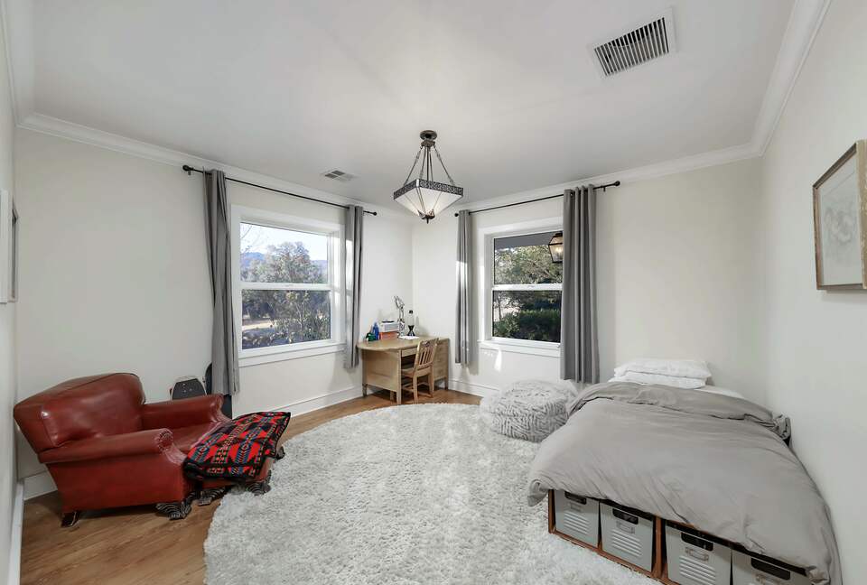 Modern Family Farmhouse - Tehachapi, California