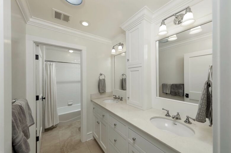 Modern Family Farmhouse - Tehachapi, California